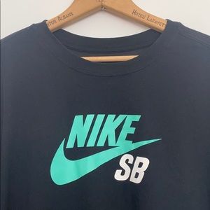 Nike skate boarding t shirt